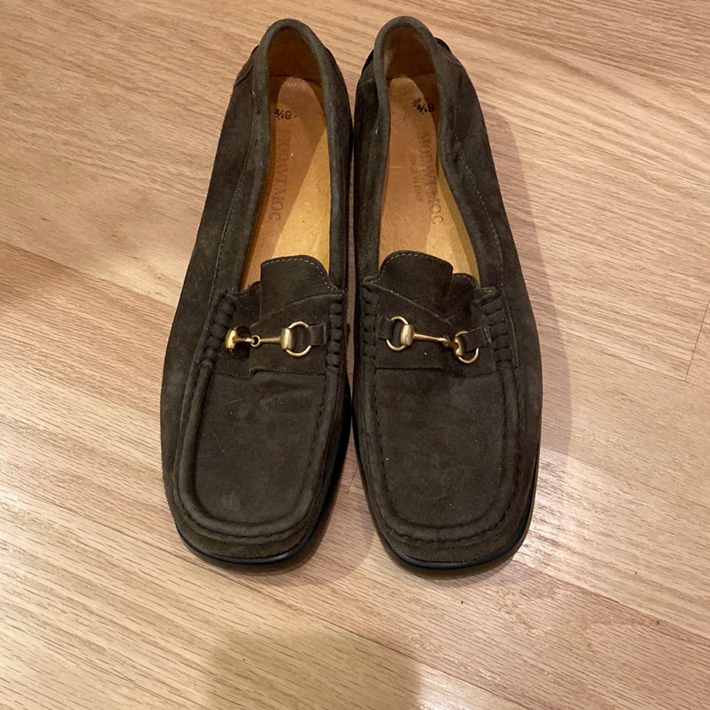 Barely worn Suede shoes with gold bitt